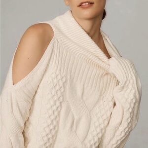 Anthropologie Cold shoulder Turtleneck Sweater - Cream medium